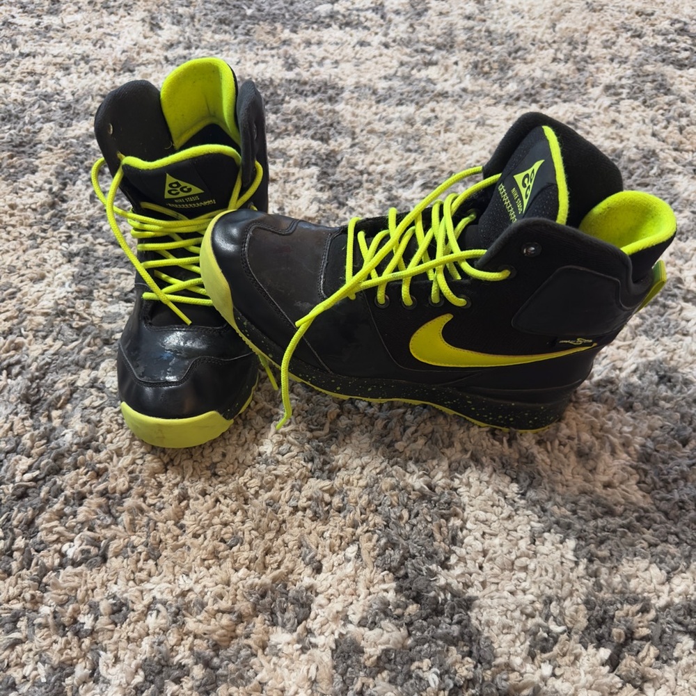 Nike ACG Stasis Boots 7Y or 8.5 W